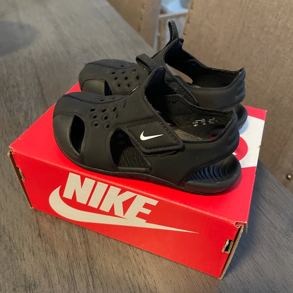 Toddler Nike sandals